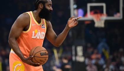 leyu团队-美记：哈登让大家在酒店穿拖鞋演练战术 阿特金森从怀疑到支持