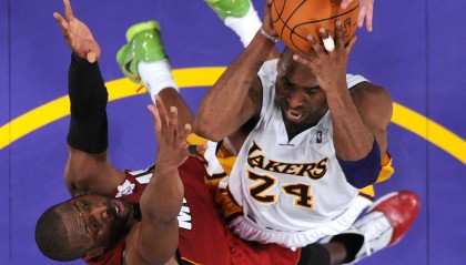 leyu部门-生涯荣誉距乔丹差个名人堂的科比 巅峰期真的能稳压巅峰韦德吗？