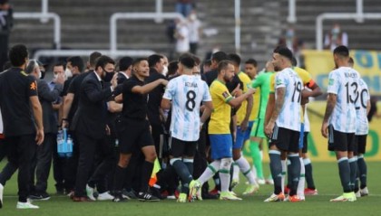 巴阿大战闹剧前后 ：“隐藏主角”英超是怎么想的？